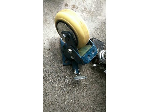 6寸重(zhong)型減震腳踏式(shi)定向鎖輪